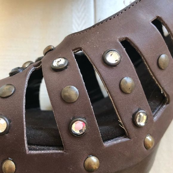 Isabella Fiore Cut-Out Studded Leather Sandals - Picture 13 of 15